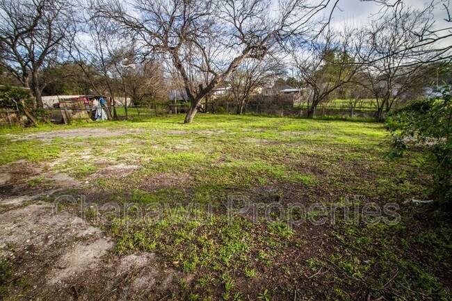 Building Photo - 936 Poinsettia St