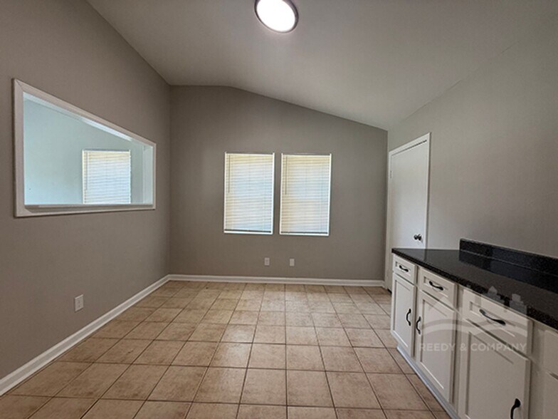 Building Photo - 2076 Willow Wood Ave