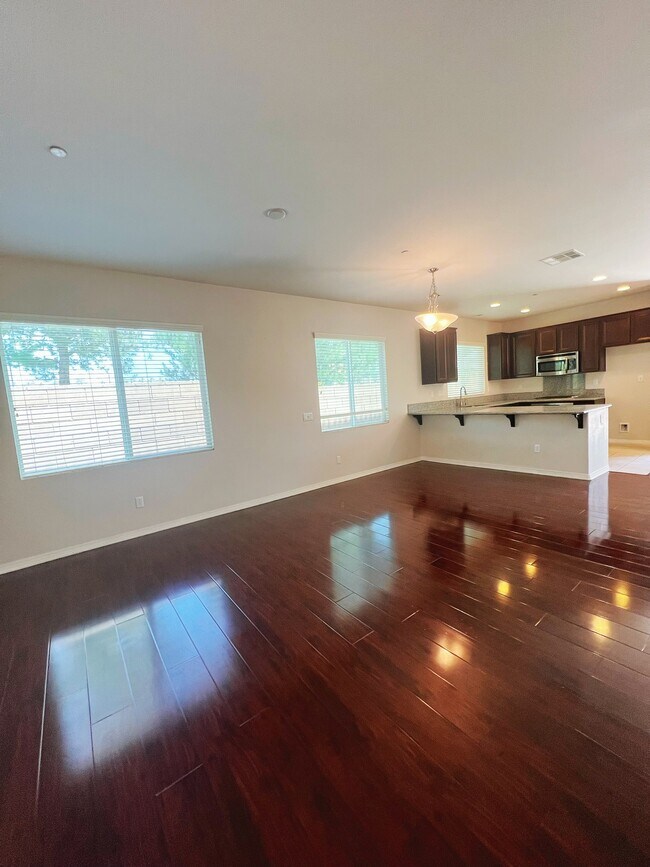 Building Photo - 743 Matthys Way