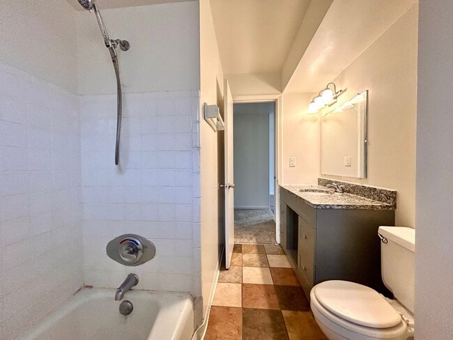 Building Photo - 4311-4313 Dawes Court SE