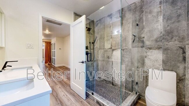 Building Photo - 475 Country Club Dr