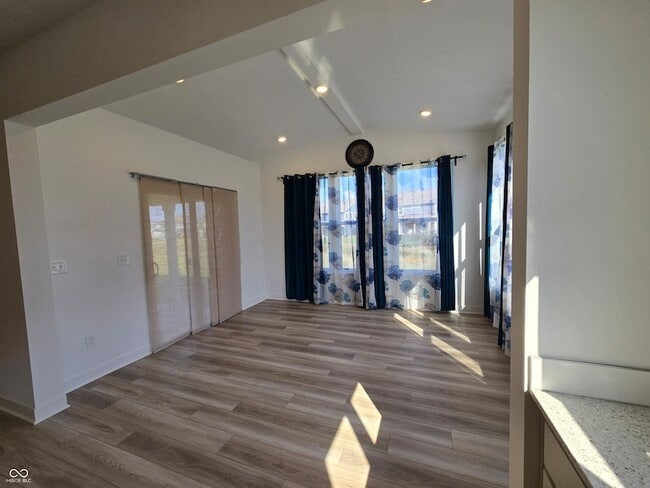 Building Photo - 5128 Summerton St