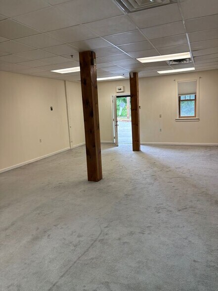 Building Photo - 464 Pratt St Ext