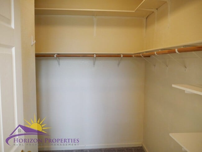 Building Photo - 9472 Clementine Way