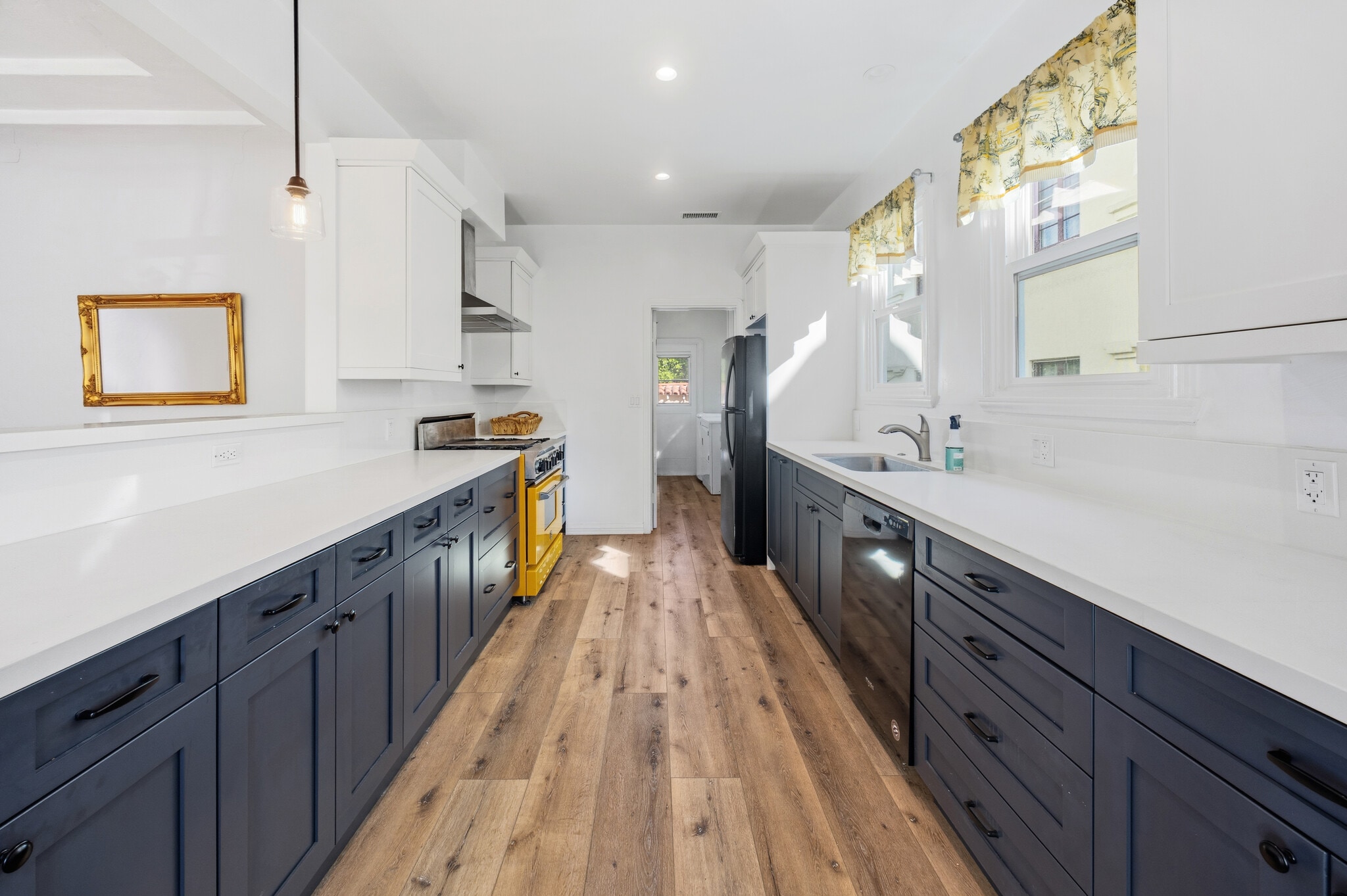 Building Photo - 166 N Arnaz Dr