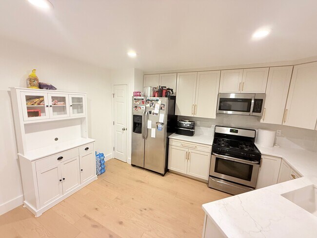 Building Photo - 8318 Bluebird Way