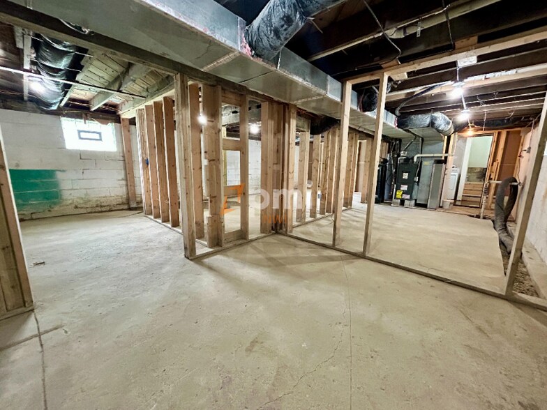 Building Photo - 13328 Edison St