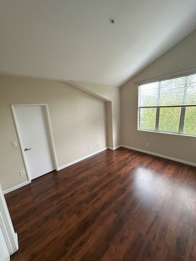 Building Photo - Nor Cal Realty Inc, 3 bedroom 3 bath townh...