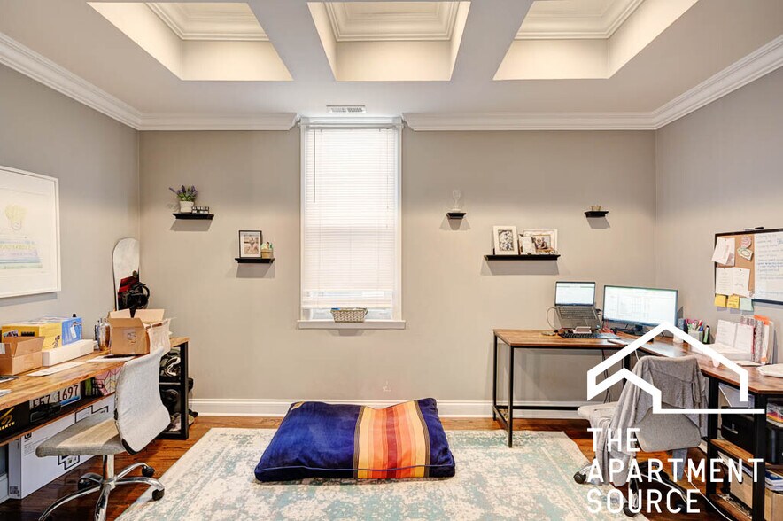 Building Photo - 1341 W Fletcher St