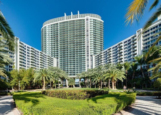 Building Photo - Spacious one bedroom unit at the Flamingo South Beach Resort!