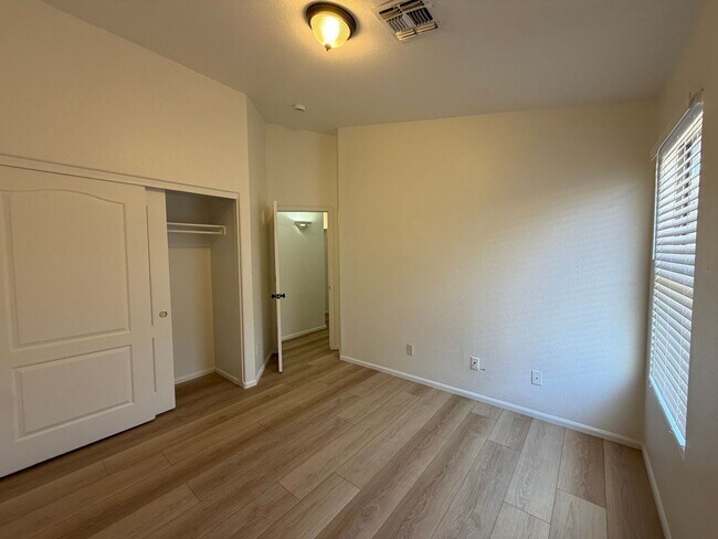 Building Photo - 1225 N 159th Dr