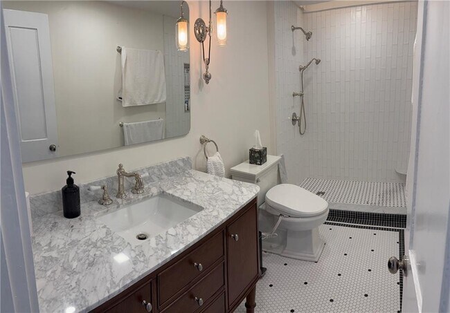 Building Photo - 75 Pelham St