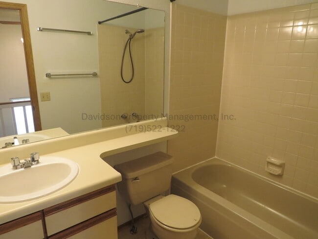 Building Photo - 8013 Lexington Park Dr