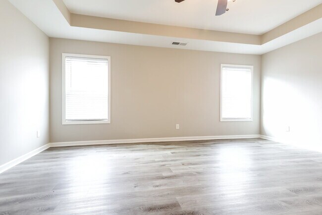 Building Photo - 2427 Oakleaf Cir