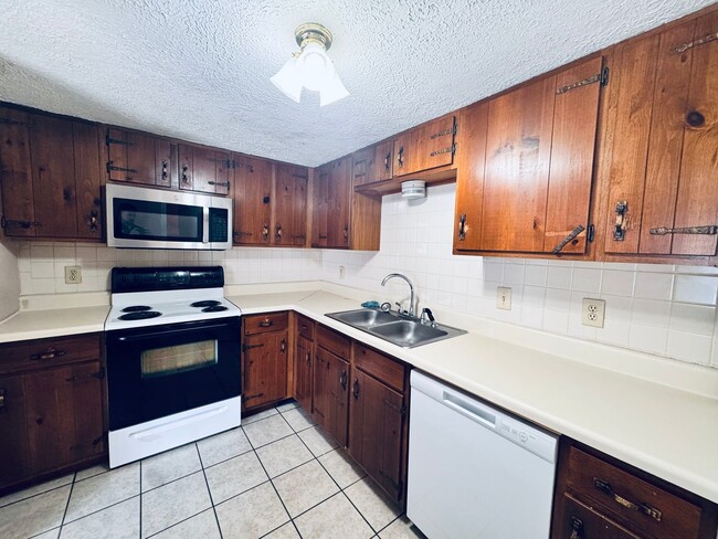 Building Photo - 30 Beacon Ct
