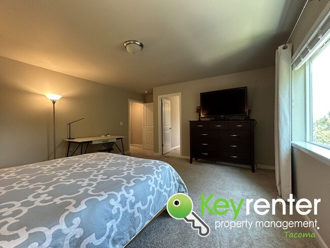 Building Photo - Spacious 5-Bed 3-Bath Home in Prime Northe...
