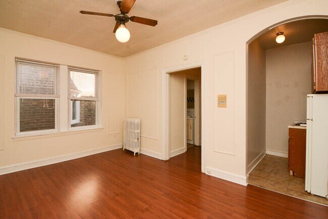 Building Photo - 2832 N Burling St