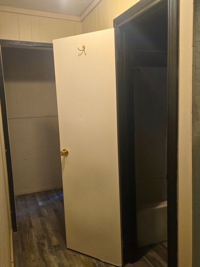 Building Photo - Two Bedroom Home for Rent!