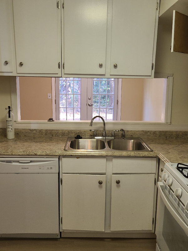 Building Photo - 4110 Hawthorne Cir