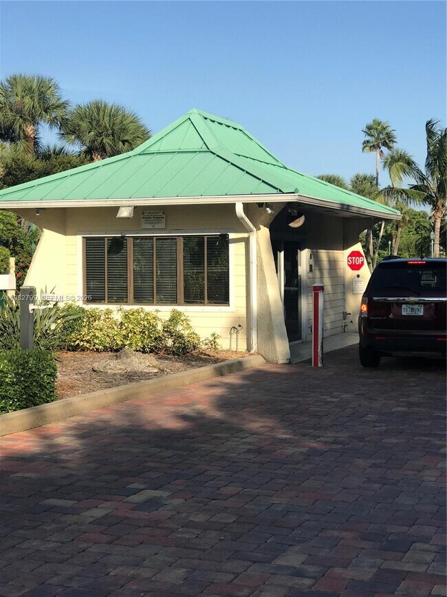 Building Photo - 2400 S Ocean Dr