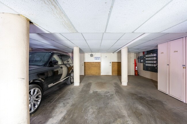 Building Photo - 700 S Monarch St