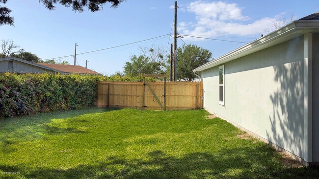 Building Photo - 707 Amberjack Ln