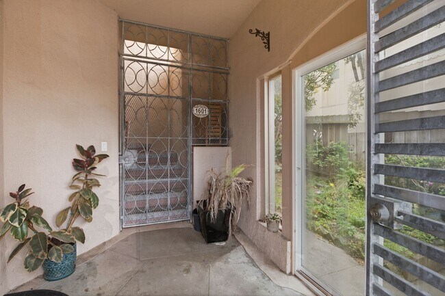 Building Photo - 1603 Ortega St