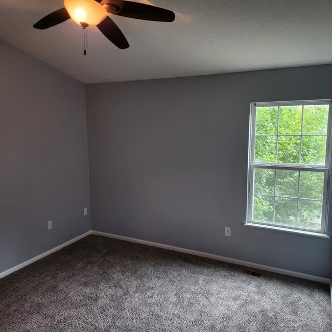 Building Photo - 305 NE Kingwood