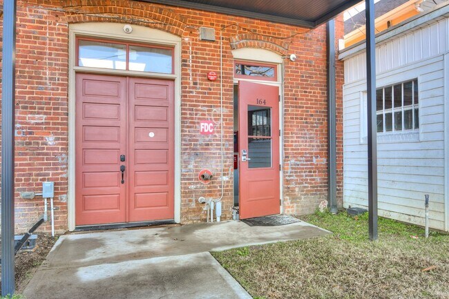 Building Photo - 164 N Louisville St