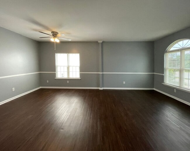 Building Photo - Lovely Single Family House with New Flooring & Paint! 2-Car Garage