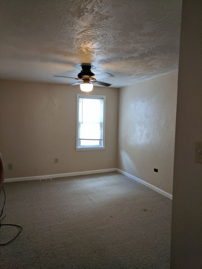 Building Photo - Renovated 4 bedroom House on the South Side Flats!!