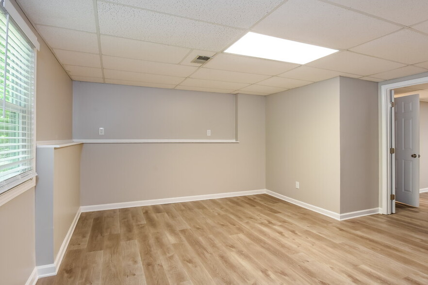 Building Photo - 580 Toonigh Rd