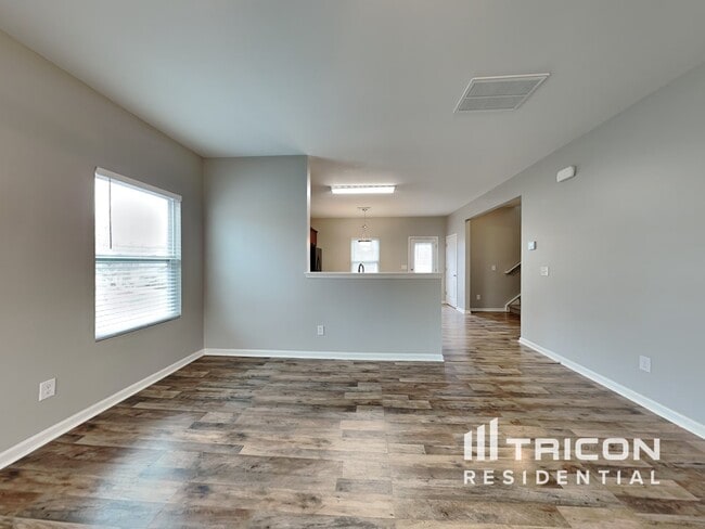 Building Photo - 918 Robys Pl