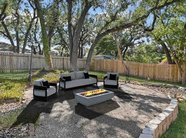 Building Photo - 5803 Cedar Cliff Dr