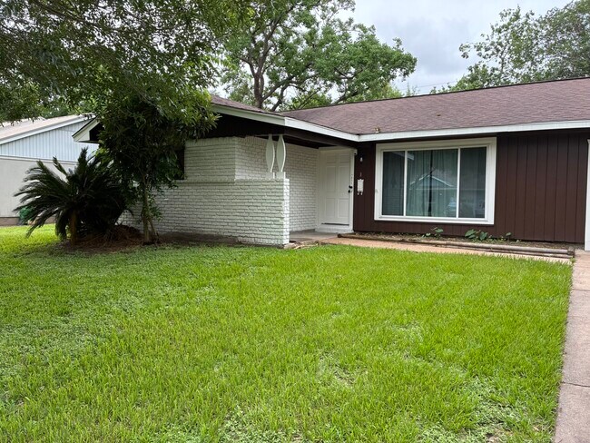 Building Photo - 7414 Marinette Dr