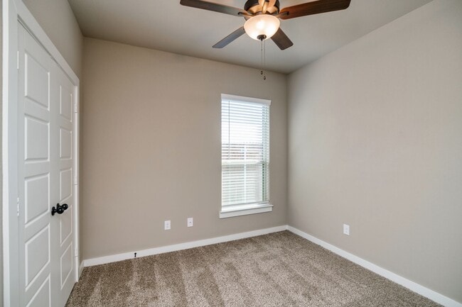 Building Photo - GORGEOUS 3 BEDROOM DUPLEX LOCATED IN MIDLOTHIAN ISD!
