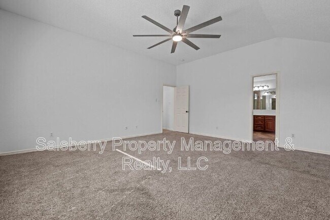 Building Photo - 1105 Hall Dr