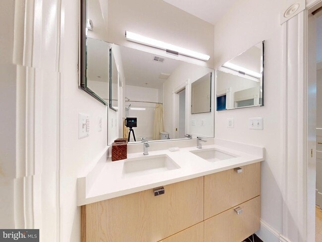 Building Photo - 1808 Riggs Pl NW