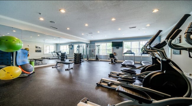 Building Photo - 1024 Cranbrook Dr