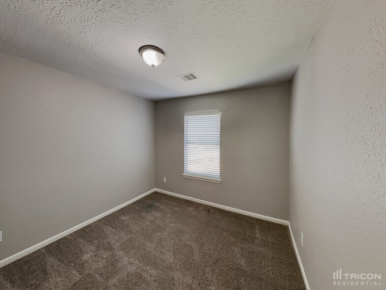 Building Photo - 6811 Rustic Pecan Ln