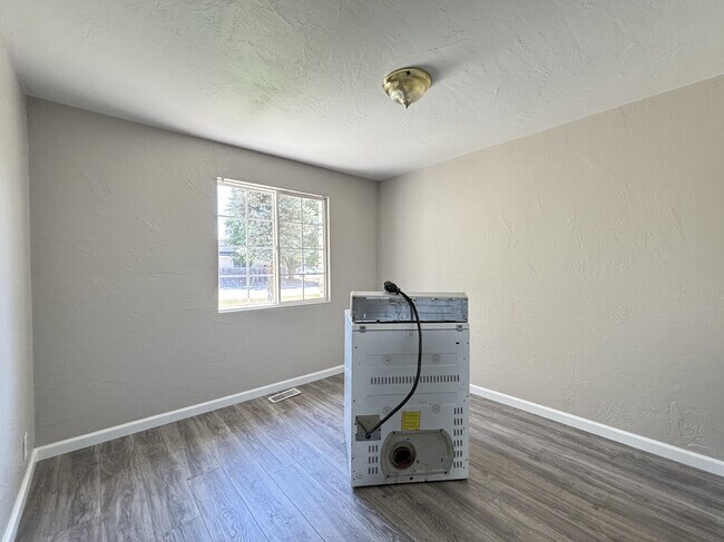 Building Photo - 10330 Flatland St