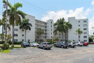 Building Photo - 3181 S Ocean Dr
