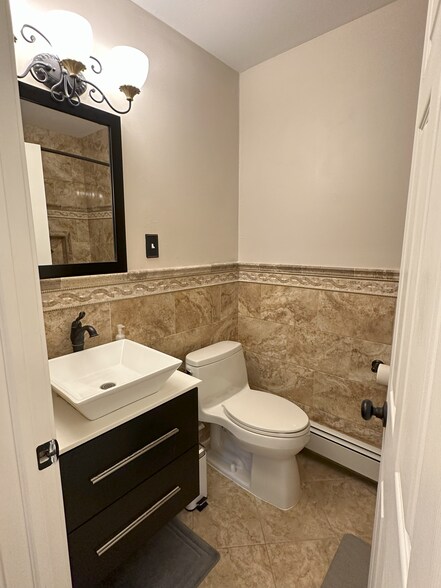Building Photo - 1217 Island Dr