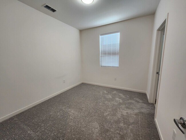 Building Photo - 250 Log Pond Ln