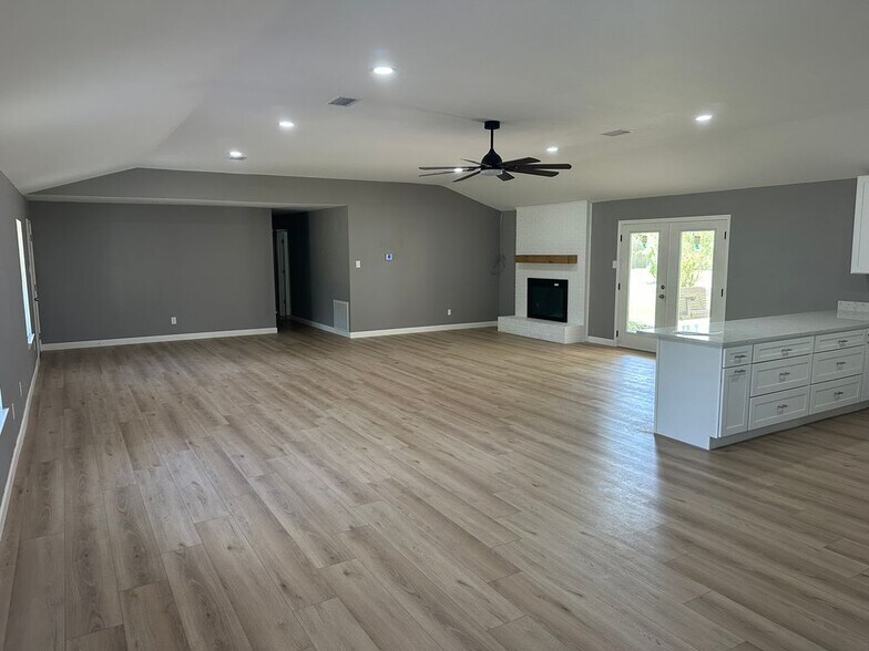 Building Photo - 7741 Simmons Dr