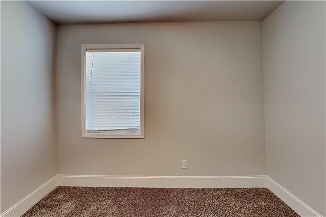 Building Photo - 6945 Daylily Ln