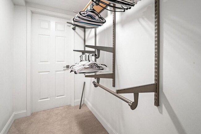 Building Photo - 39 Groton Dr