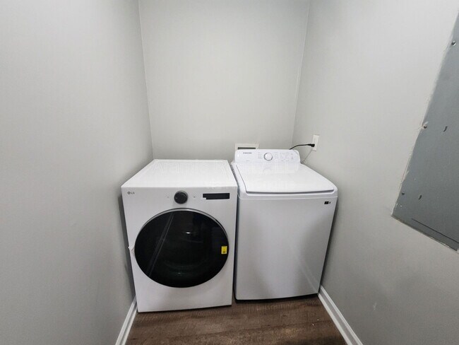 Building Photo - 245 Argus Cir NW