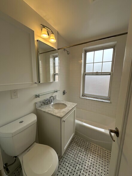 Building Photo - 3 Chauncy Ln