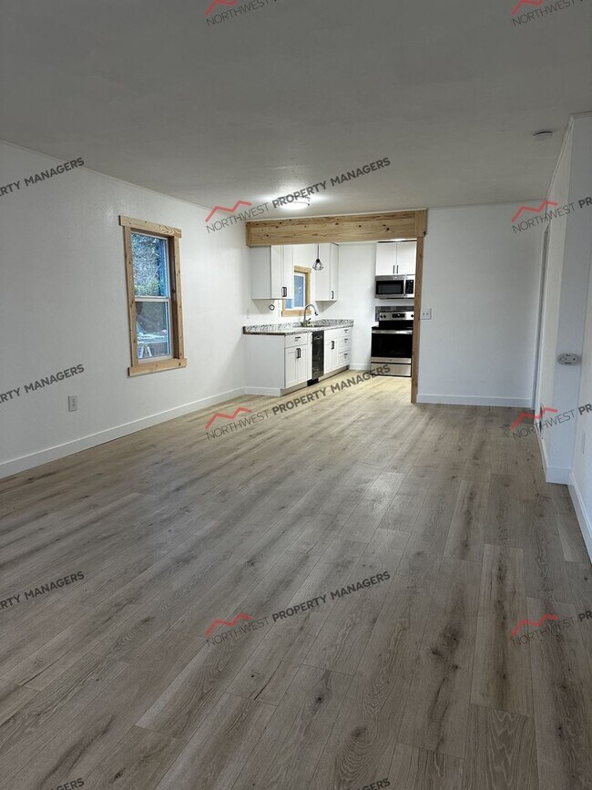 Building Photo - R58